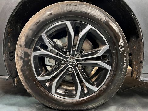 Used 2025 Toyota Sienna Platinum image 26