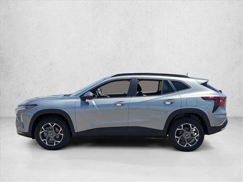 New 2026 Chevrolet Trax LT w/ Driver Confidence Package FWD image 8