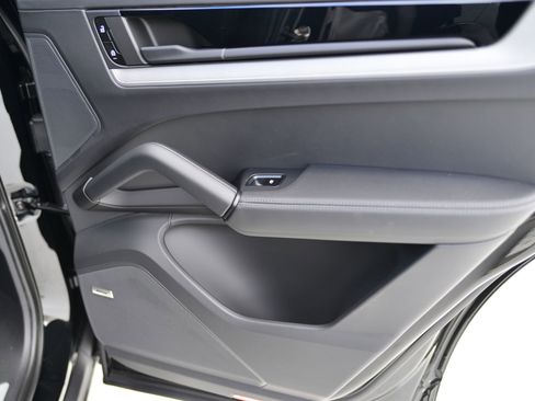Certified 2026 Porsche Cayenne E-Hybrid image 27