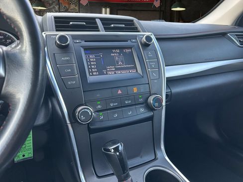 Used 2015 Toyota Camry SE FWD image 24