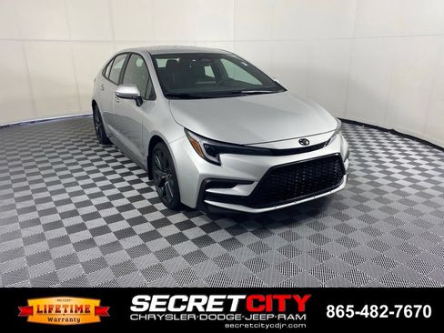 Used 2025 Toyota Corolla SE FWD image 1