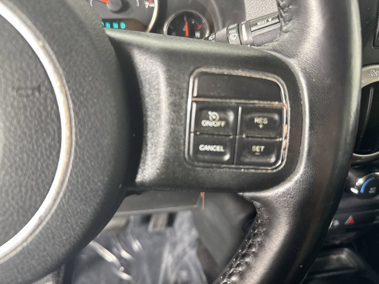 Used 2017 Jeep Wrangler Unlimited Sahara w/ Connectivity Group AWD/4WD image 21