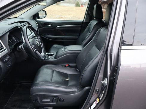 Used 2018 Toyota Highlander AWD V6 image 19