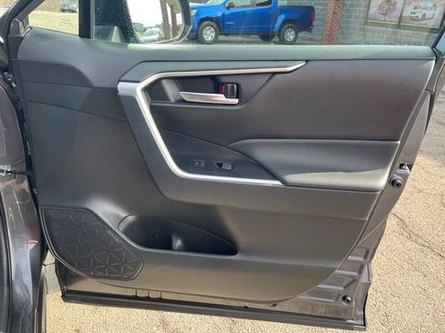 Used 2025 Toyota RAV4 XLE w/ Convenience Package image 30