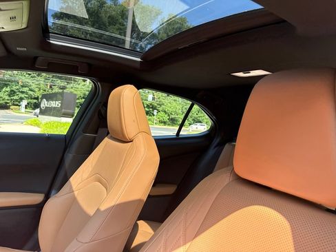Used 2024 Lexus UX 250h AWD w/ Premium Package image 12
