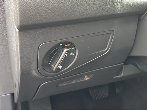 Used 2021 Volkswagen Tiguan S FWD image 12