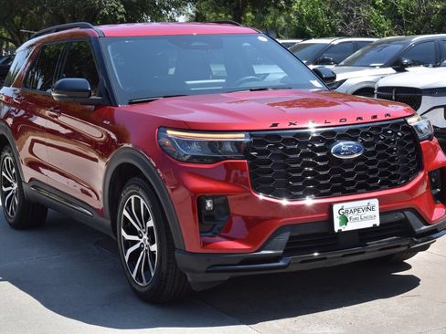 Certified 2025 Ford Explorer ST-Line RWD image 4