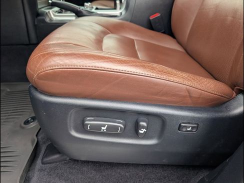 Used 2016 Toyota Land Cruiser image 9