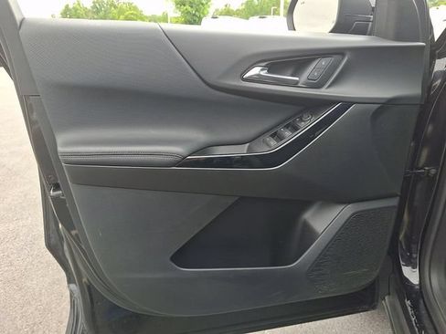 Used 2025 Chevrolet Equinox LT FWD image 12