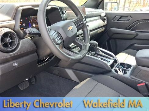 Used 2025 Chevrolet Colorado W/T RWD image 17