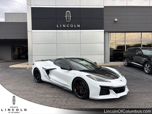 Used 2025 Chevrolet Corvette Z06 RWD image 1