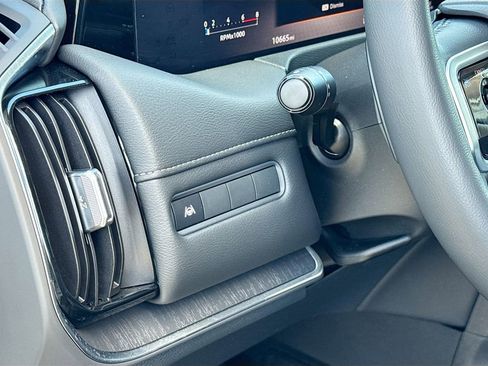 Used 2025 Nissan Armada SV image 10