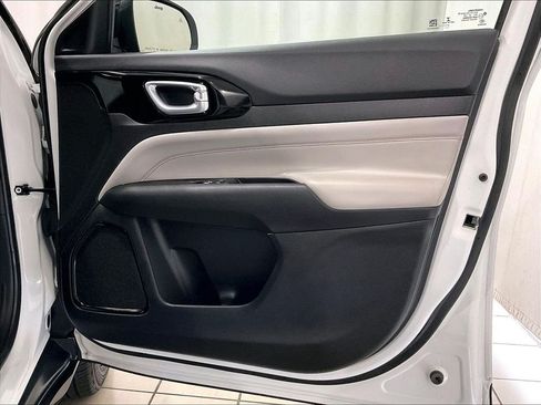Used 2022 Jeep Compass Limited AWD/4WD image 12