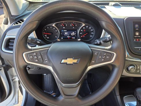 Used 2022 Chevrolet Equinox LS w/ LS Convenience Package image 18