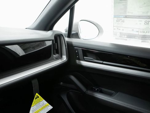 New 2026 Porsche Cayenne S image 25