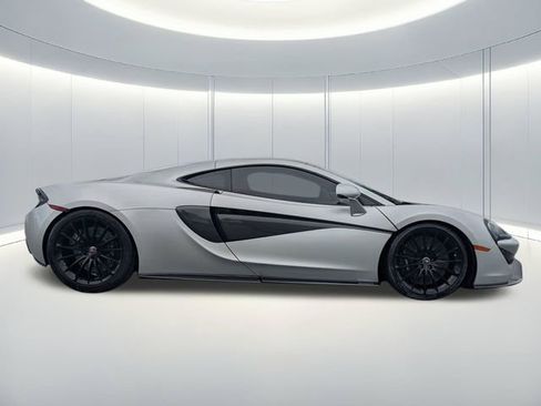 Used 2018 McLaren 570S RWD image 4