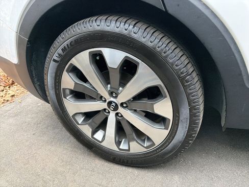 Used 2020 Kia Telluride EX w/ EX Premium Package image 15