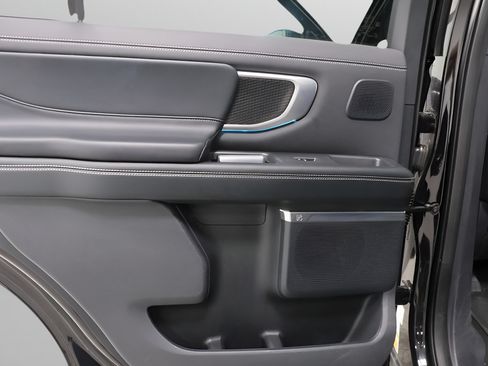 Used 2025 Ford Expedition Platinum w/ Stealth Performance Package AWD/4WD image 25