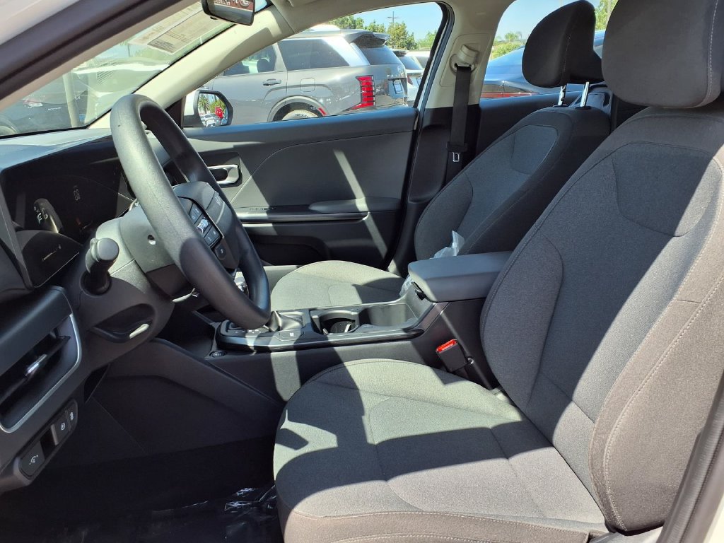 Used 2025 Kia K4 FWD image 14