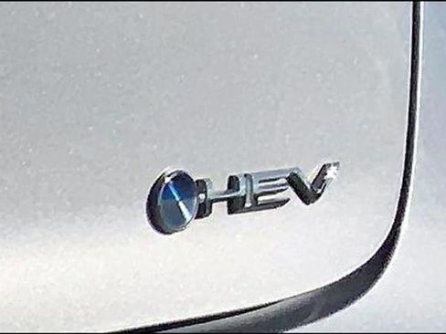 Used 2025 Toyota Prius LE image 10