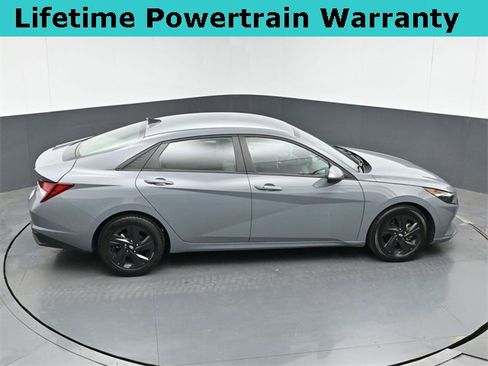 Used 2022 Hyundai Elantra SEL image 37