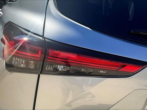 Used 2023 Toyota Highlander L image 40