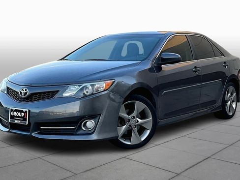 Used 2014 Toyota Camry SE image 1