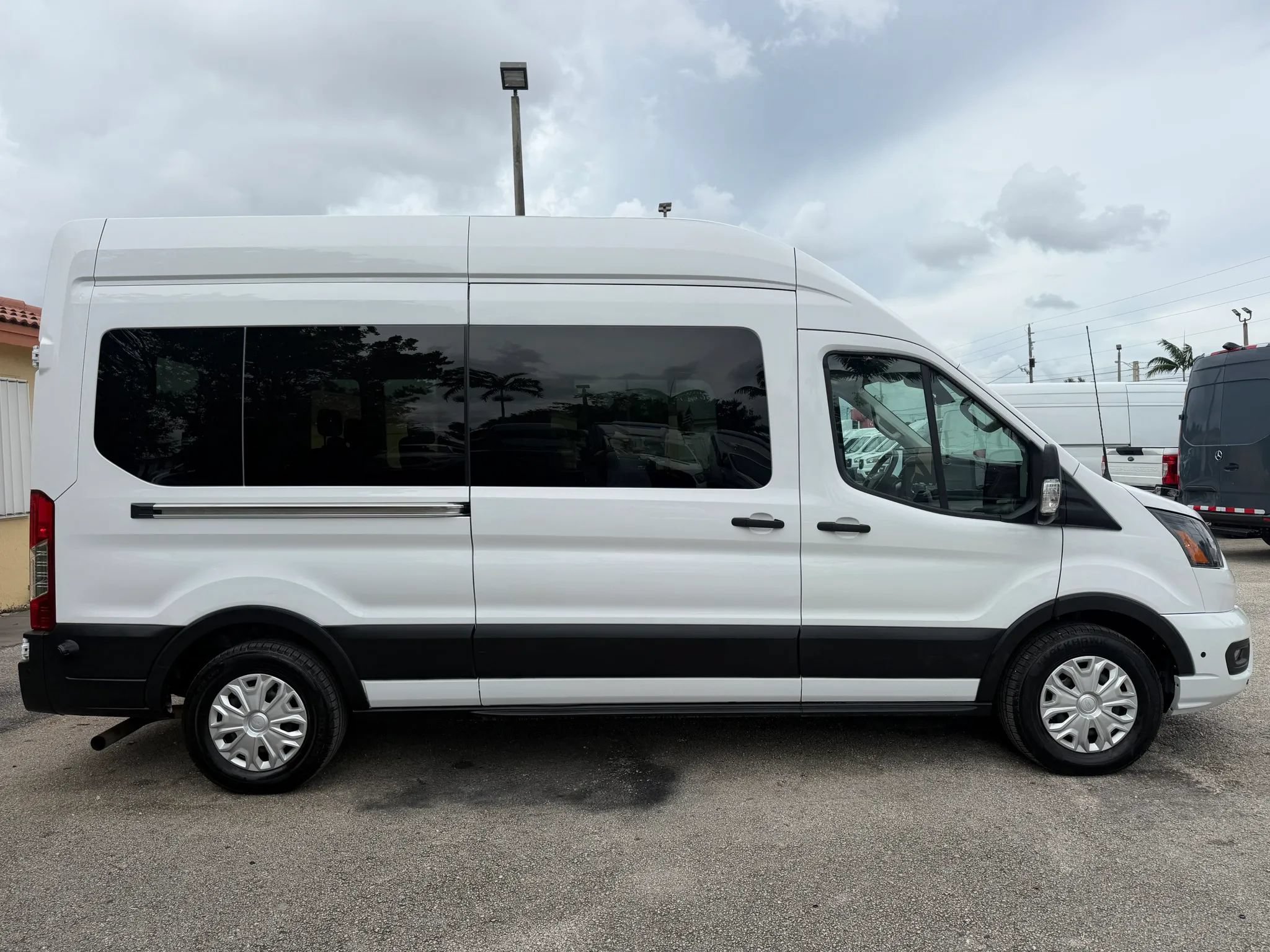 Used 2024 Ford Transit 350 XLT RWD image 8
