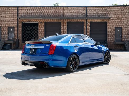 Used 2018 Cadillac CTS V w/ Luxury Package RWD image 2