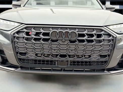 Used 2025 Audi S8 image 9