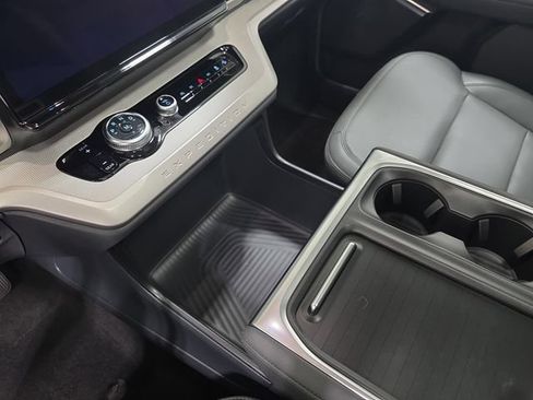 Used 2026 Ford Expedition Active AWD/4WD image 25
