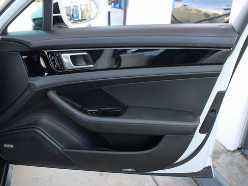 Used 2020 Porsche Panamera image 41