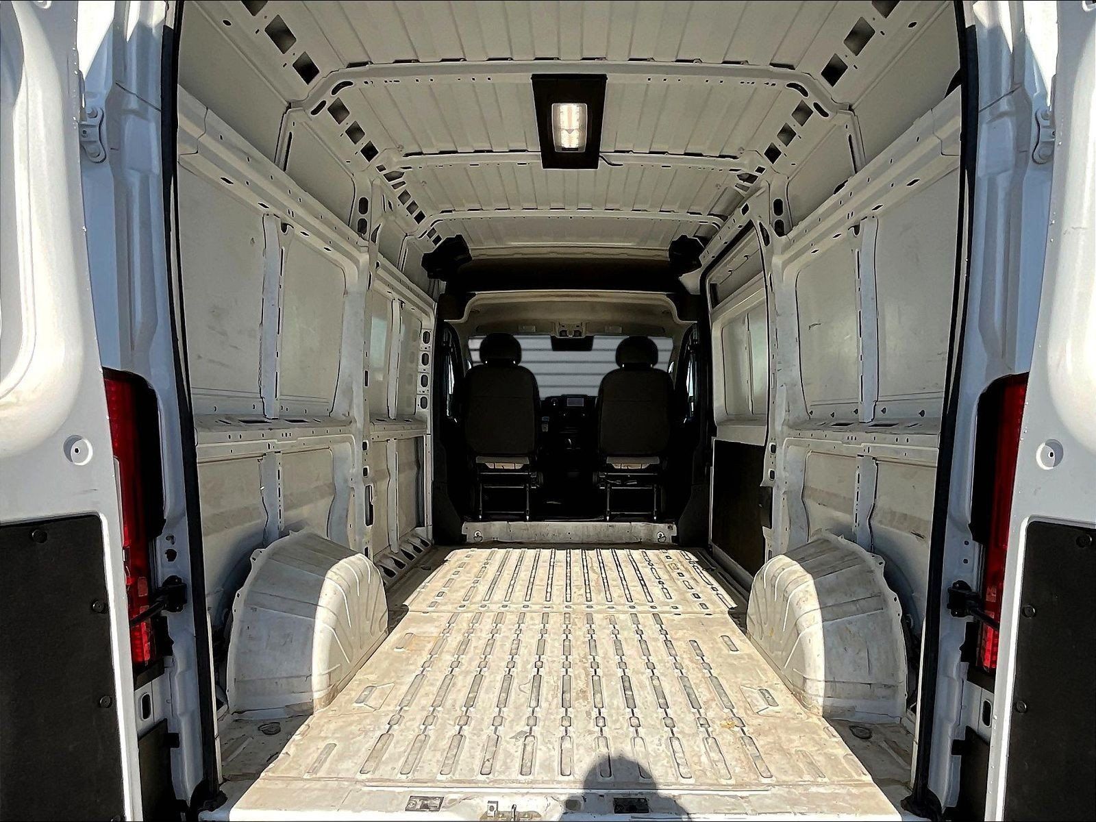Used 2025 RAM ProMaster 2500 w/ Convenience Group FWD image 19