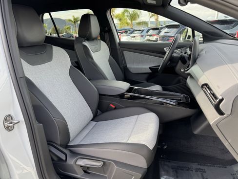 Certified 2025 Volkswagen ID.4 Pro image 69
