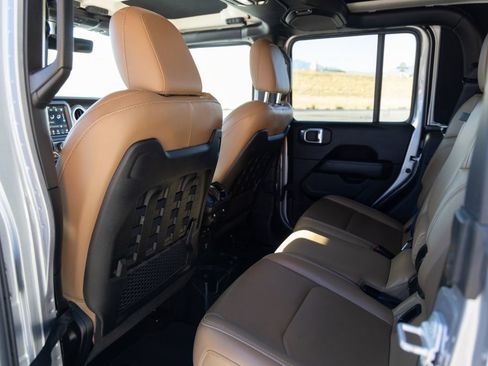 Used 2020 Jeep Gladiator Rubicon w/ Uconnect 4C Nav & Sound Group image 21