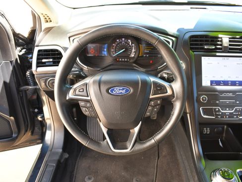 Used 2020 Ford Fusion SE w/ Equipment Group 151A FWD image 17