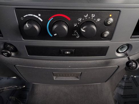 Used 2008 Dodge Ram 1500 Truck SLT image 4