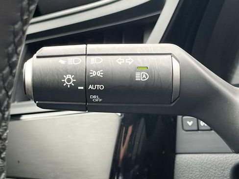 Used 2025 Lexus ES 300h w/ Premium Package FWD image 42