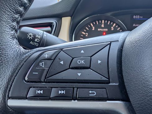 Used 2020 Nissan Rogue SV image 15