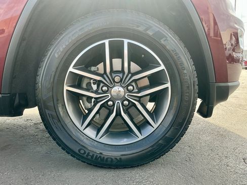 Used 2018 Jeep Grand Cherokee Limited image 21