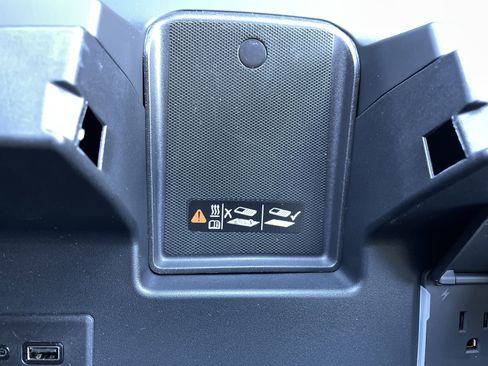 Used 2025 Chevrolet Silverado 2500 ZR2 w/ Technology Package image 44