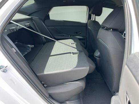 New 2025 Hyundai Elantra SEL image 24