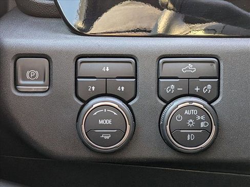 Used 2024 Chevrolet Silverado 2500 LT w/ Convenience Package image 9