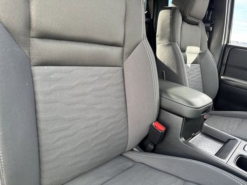 Used 2022 Nissan Frontier SV image 25