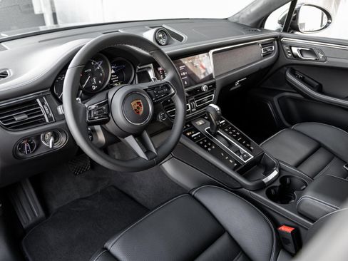 New 2026 Porsche Macan GTS image 4