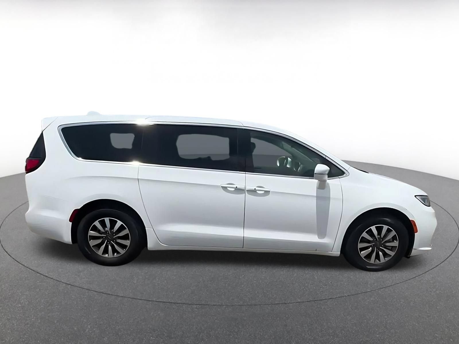 Used 2022 Chrysler Pacifica Touring-L FWD image 15