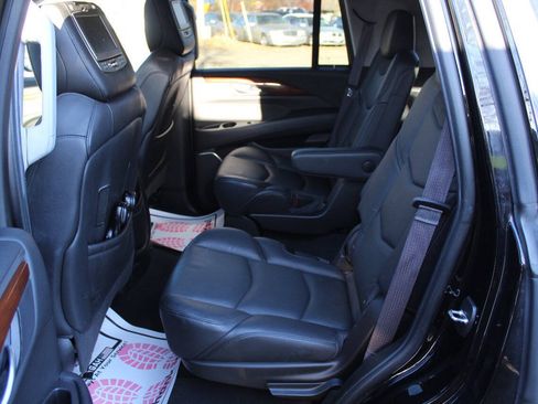 Used 2017 Cadillac Escalade Luxury AWD/4WD image 20