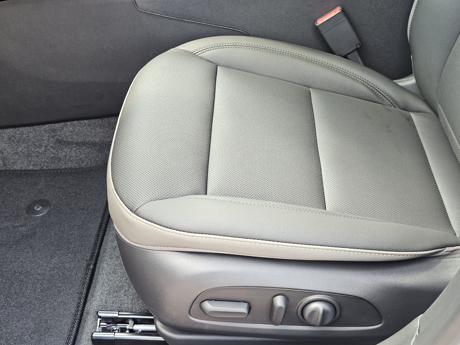New 2026 Chevrolet Trax ACTIV w/ Sunroof Package FWD image 25
