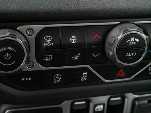 Used 2025 Jeep Wrangler Unlimited Sport AWD/4WD image 29