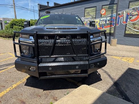 Used 2021 Chevrolet Silverado 3500 LT w/ Convenience Package AWD/4WD image 2